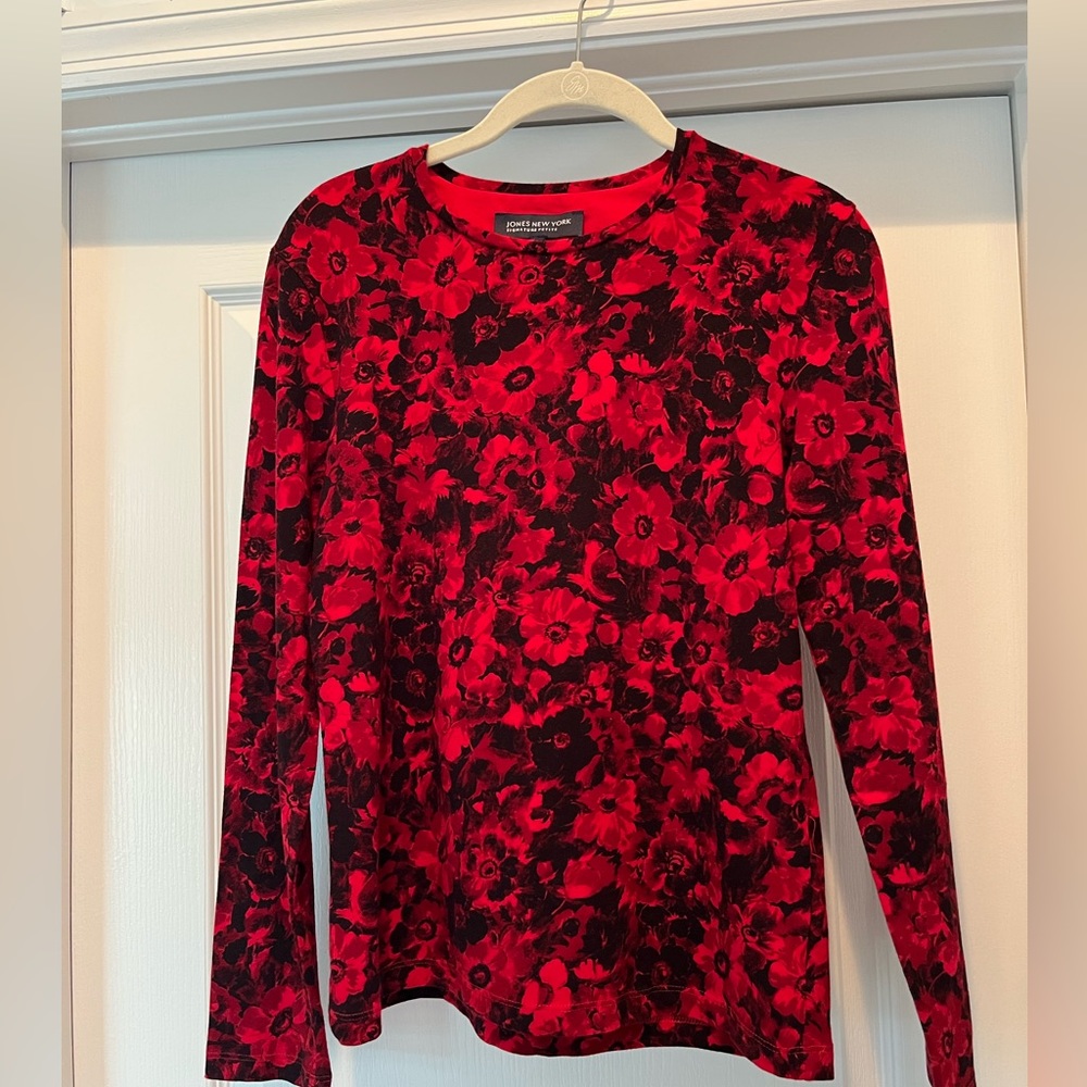 Jones New York Signature Petite long sleeve tee